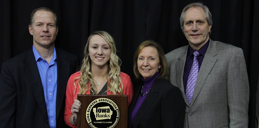 Lyndsay Terpstra receives IBA Student Athlete Achievement Award