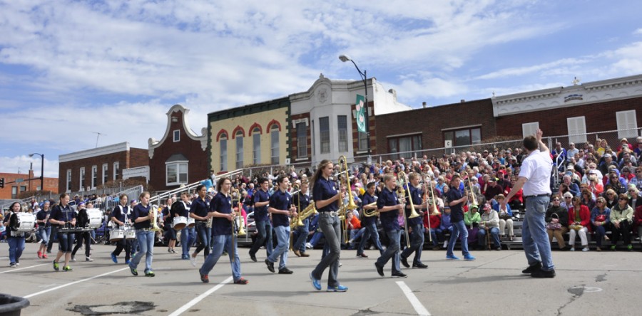 Tulip Time 2014: Afternoon parades feature L-S marching bands