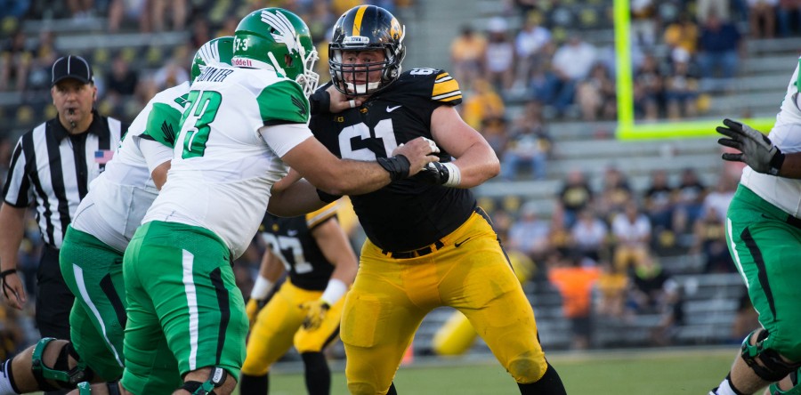 Hawkeyes bury North Texas, 62-16