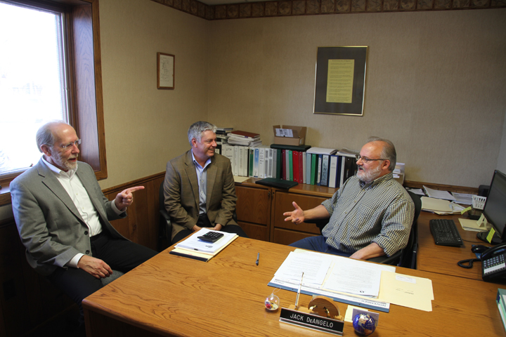 Loebsack hosts Sully roundtable on expanding broadband access in rural areas