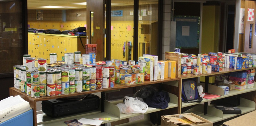 L-S students share Christmas love with the community