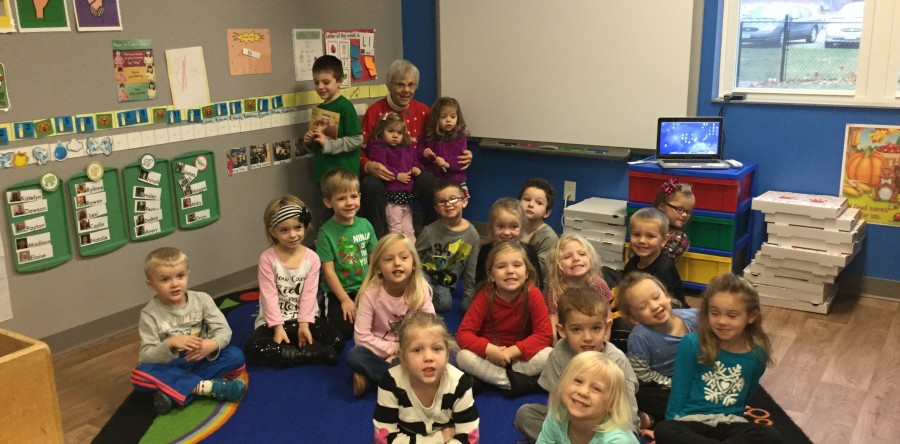 Former teacher delights preschoolers with Christmas story