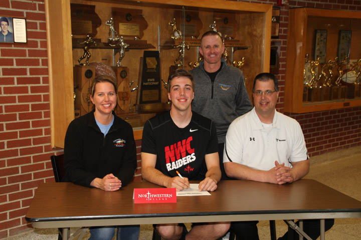 Van Dyke inks with Northwestern for basketball