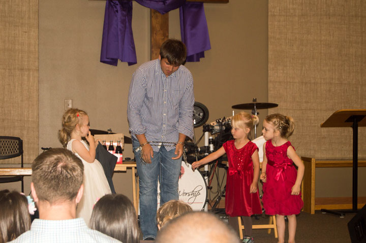 Preschoolers go all-out princess at Daddy Daughter Date Night