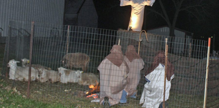 De Cook live nativity blesses the community