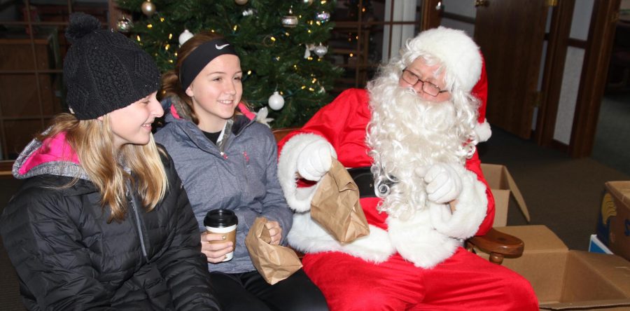 Attendees brave chilly temps to enjoy Sully Community Christmas
