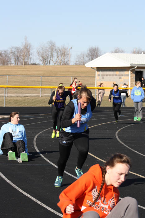 Alberts wins 400-m dash in L-S girls’ outdoor opener