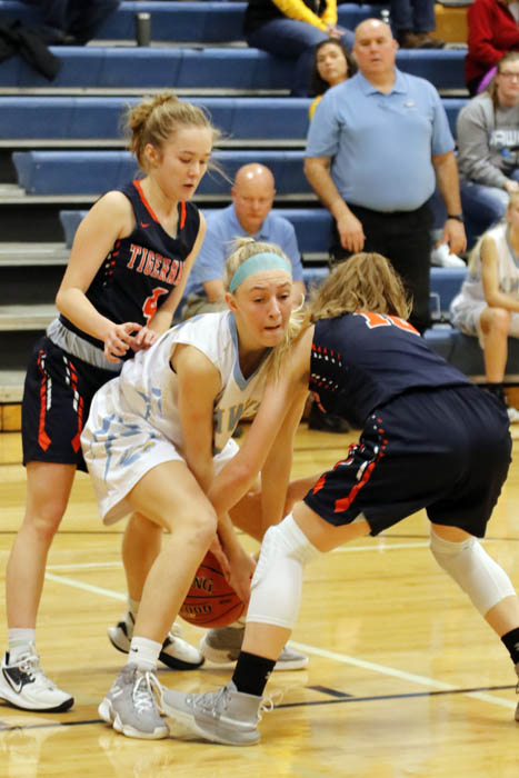 Loftus has two double-doubles in 1-1 week for L-S