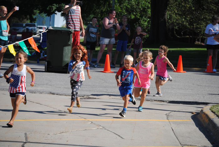 More than 300 brave heat for 25th annual Sully Freedom Fun Run