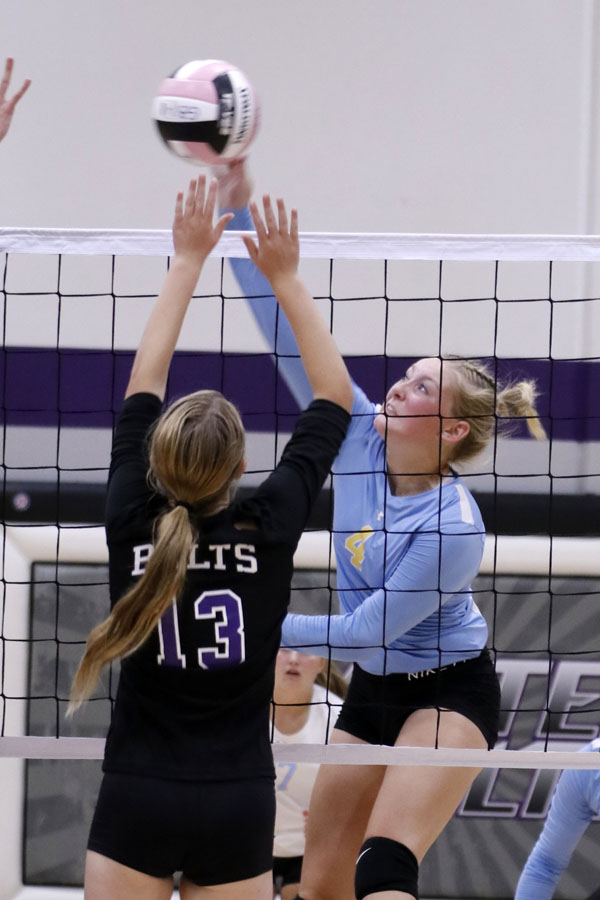 L-S volleyball remains undefeated with win over Baxter