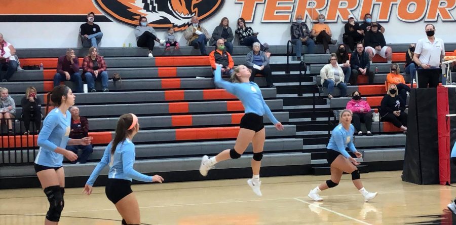 L-S VB resumes season with conference win at IV