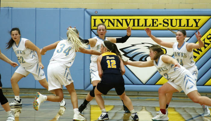 L-S girls overcome poor shooting, get the ‘W’ over EV