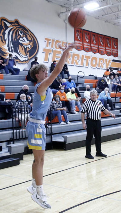 Rodibaugh drops 33 in comeback win over Iowa Valley