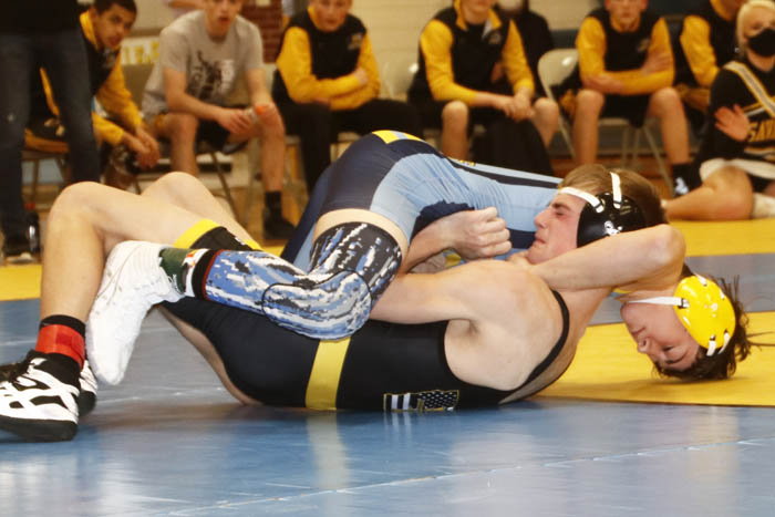 Mintle, Mathis go undefeated at P’ville, L-S drops two at home