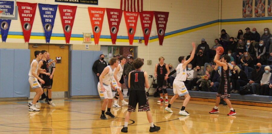 Hawks fall in nailbiter at Keota, bounce back with 40-point win over HLV