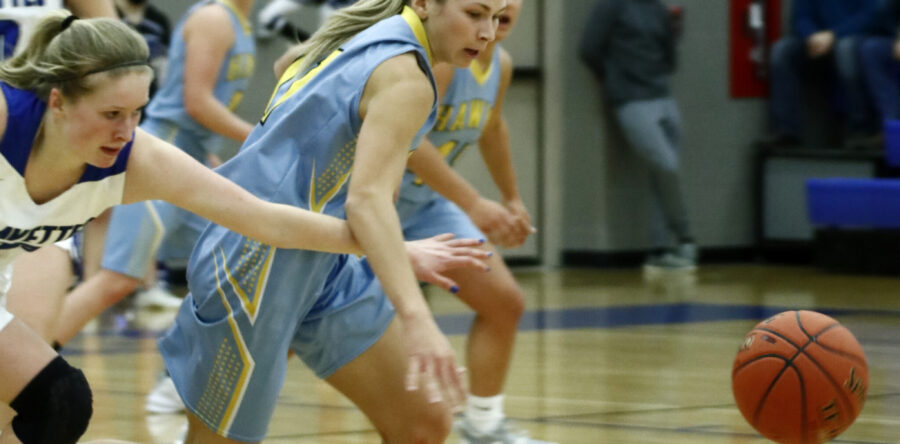 Top-ranked Monte snaps Hawks’ win streak, girls bounce back with win