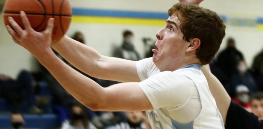 Hawks fall to top-ranked Monte, rebound with two wins against Baxter, Sigourney