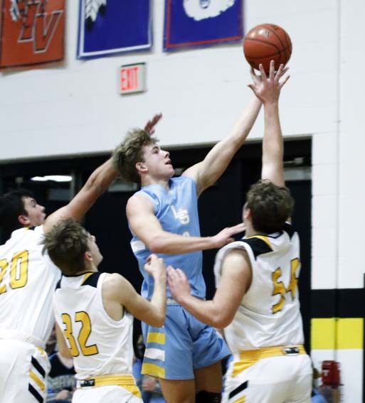 Hawks knock off previously unbeaten Iowa Valley, start 2022 on a high note