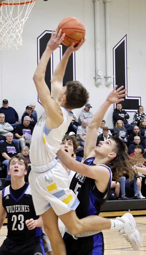 Hawks down GMG to advance on the tournament trail