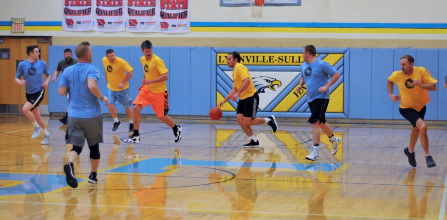Former basketball players who bleed blue and gold back at L-S