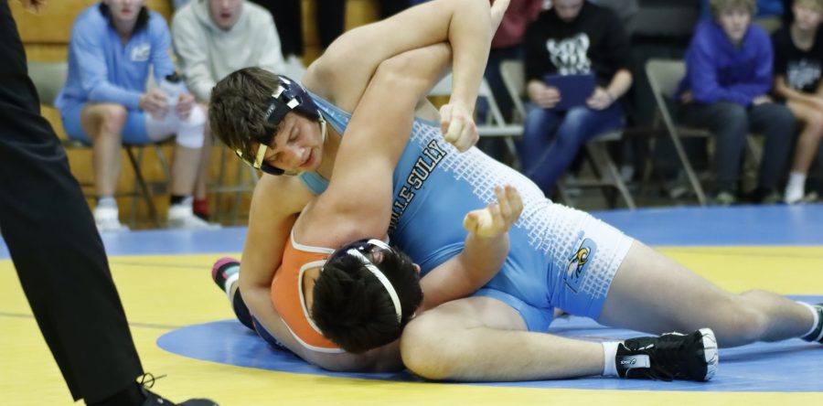 L-S wrestling opens season with three-meet week