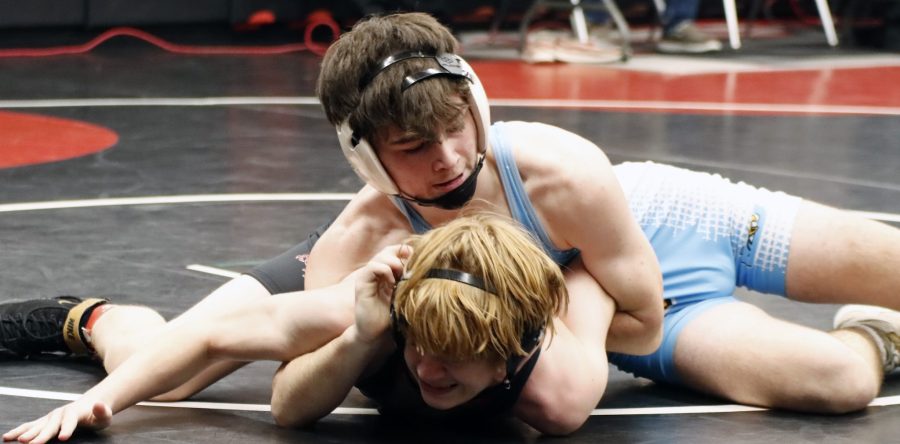 Hawk grapplers pick up first road win at North Tama