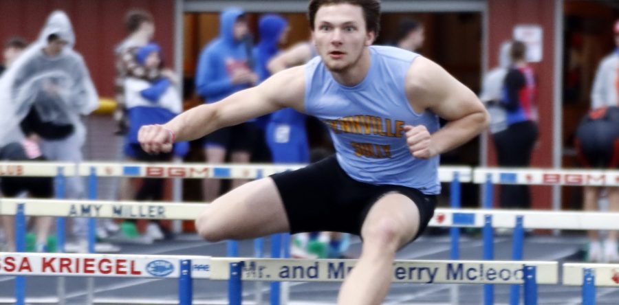 Hawks send 4×100 to State following rainy state-qualifying meet