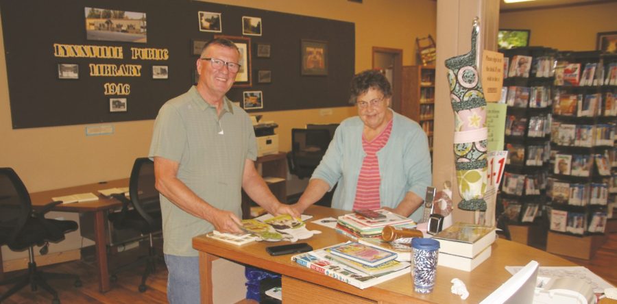 Lynnville Library celebrates 14-year librarian Barb Hoogeveen