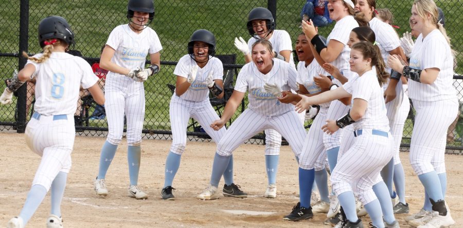 Hawks snap four-game losing streak with win over Baxter
