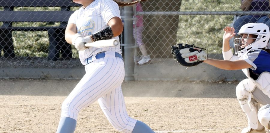 Late comeback falls short for L-S softball