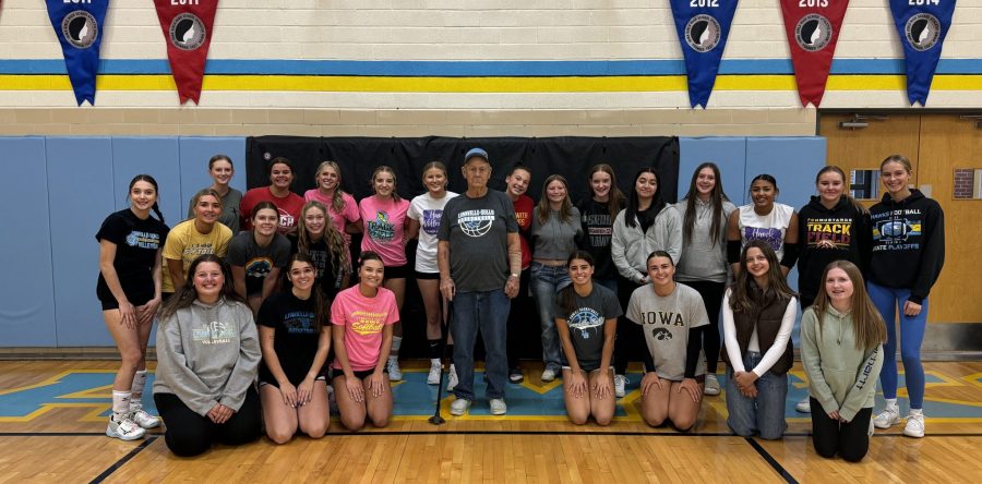 L-S volleyball team donates bake sale proceeds to community member fighting cancer