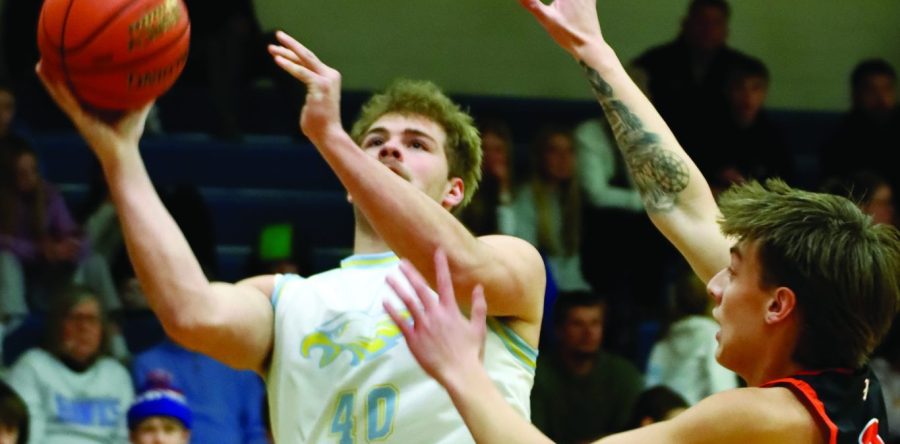 Buzzer beater lifts Hawks over Sigourney to kick off 2025