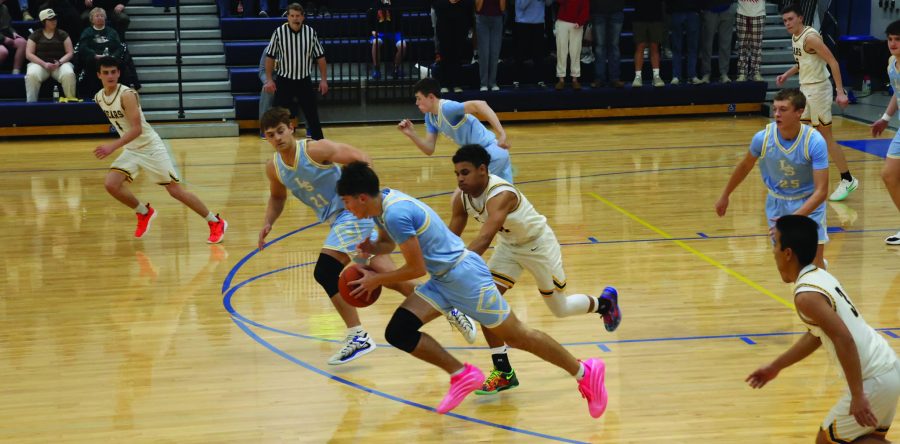 Strong second half pushes L-S boys basketball past the Bears