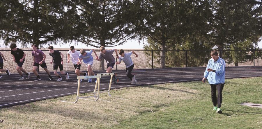 Senior-heavy class to lead L-S boys track and field